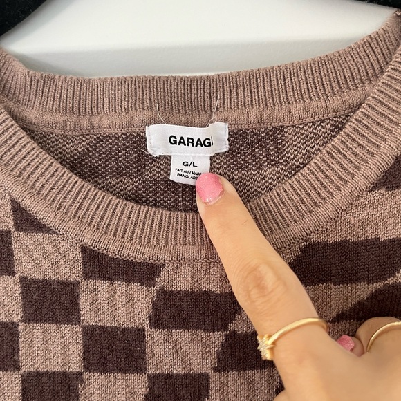 brown garage sweater vest - Picture 2 of 2